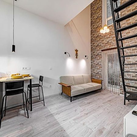 Chic Loft Bp: Industrial Gem Apartment บูดาเปสต์ ภายนอก รูปภาพ